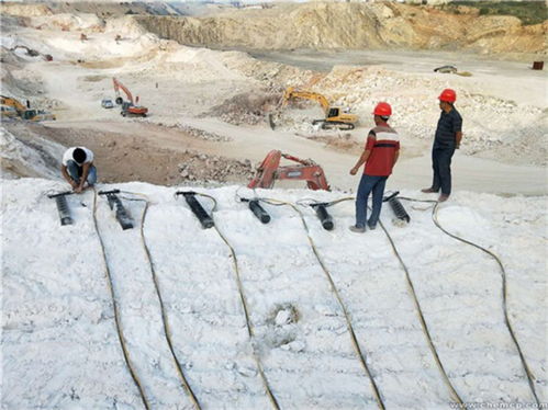 礦山開采新突破 液壓劈石機——高效應對堅硬巖石的利器